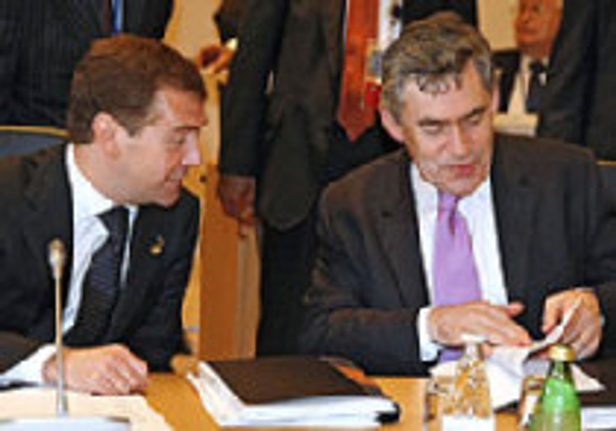 Браун проигрывает Медведеву по очкам picture