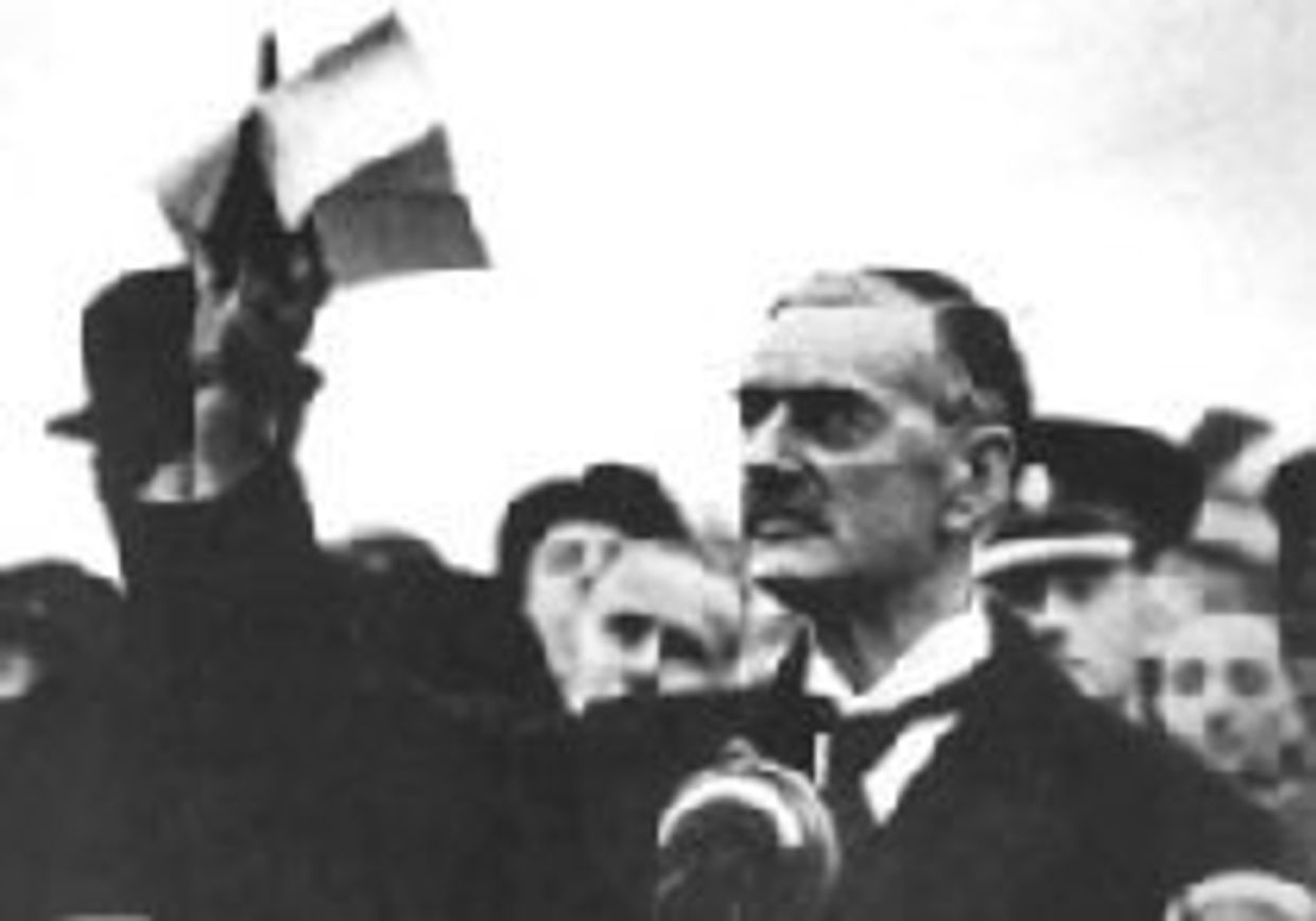 Чемберлен вернулся из Мюнхена picture