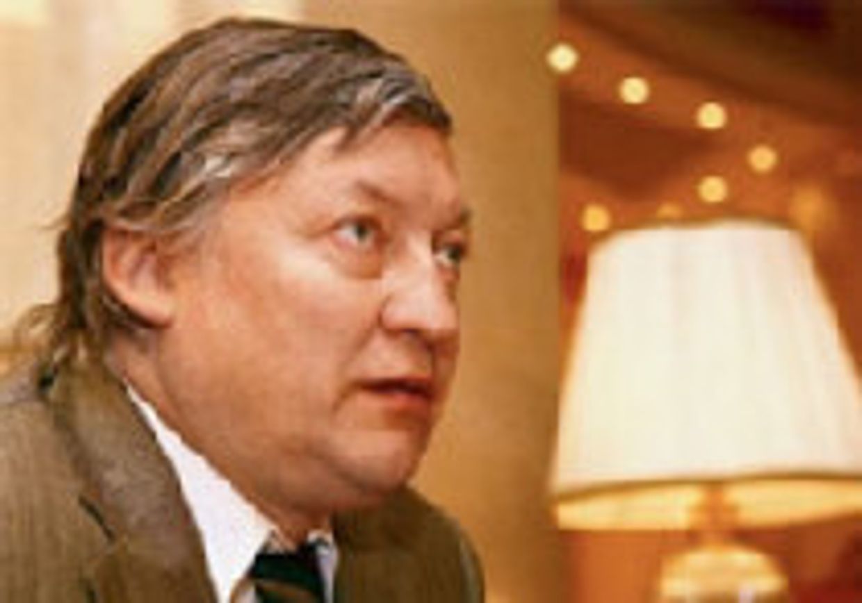 А.Карпов: Не понимаю, как Каспаров, будучи в шахматах диктатором, может в политике рекламировать себя демократом picture