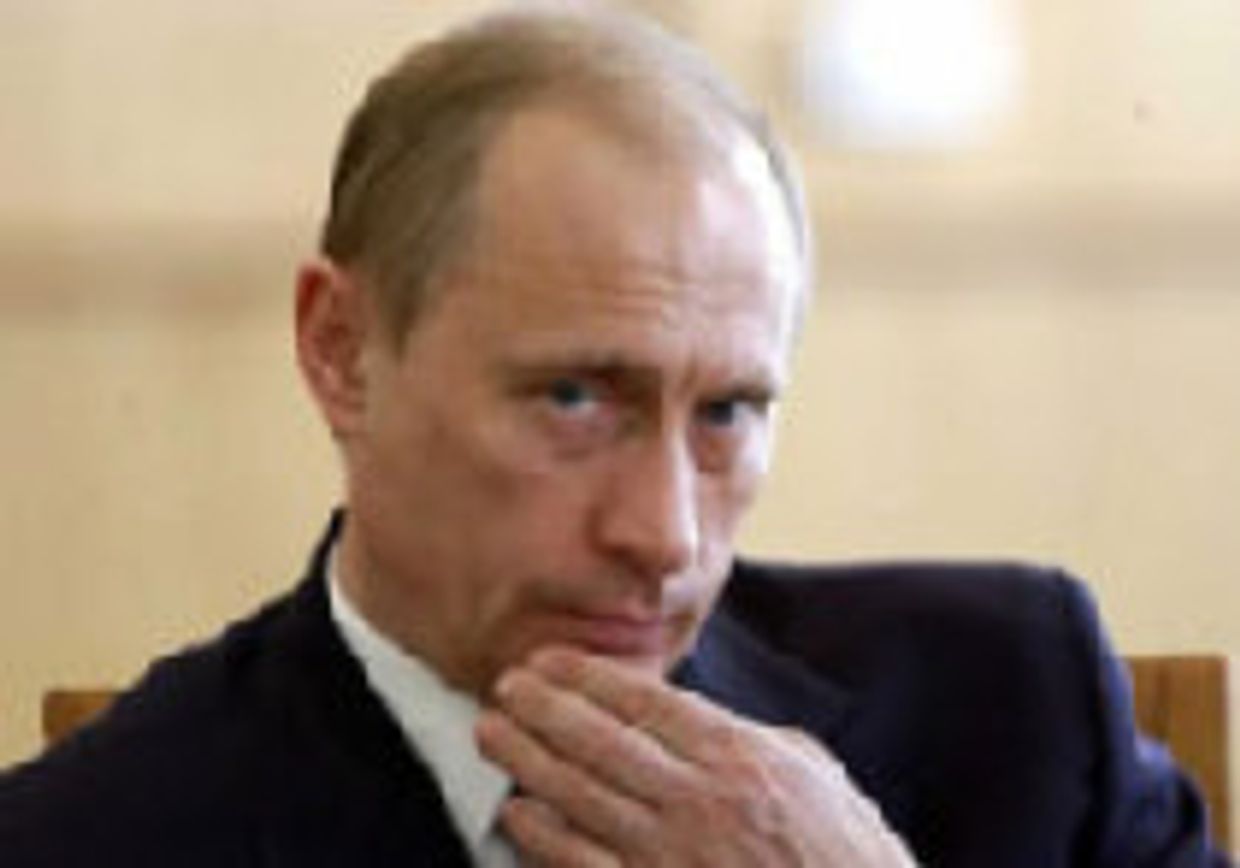 Медведев и Путин сражаются за общественное мнение. picture
