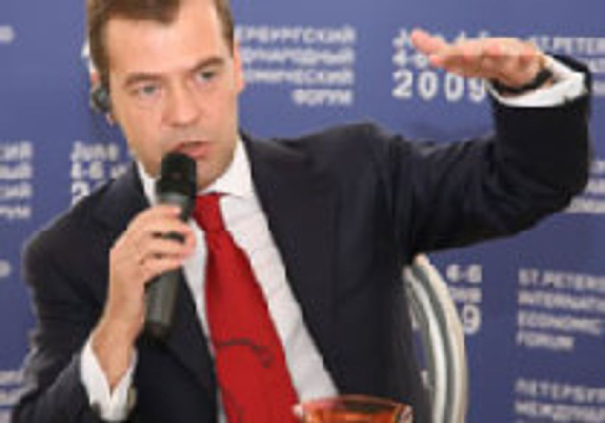 Правительство готовится открывать шампанское picture
