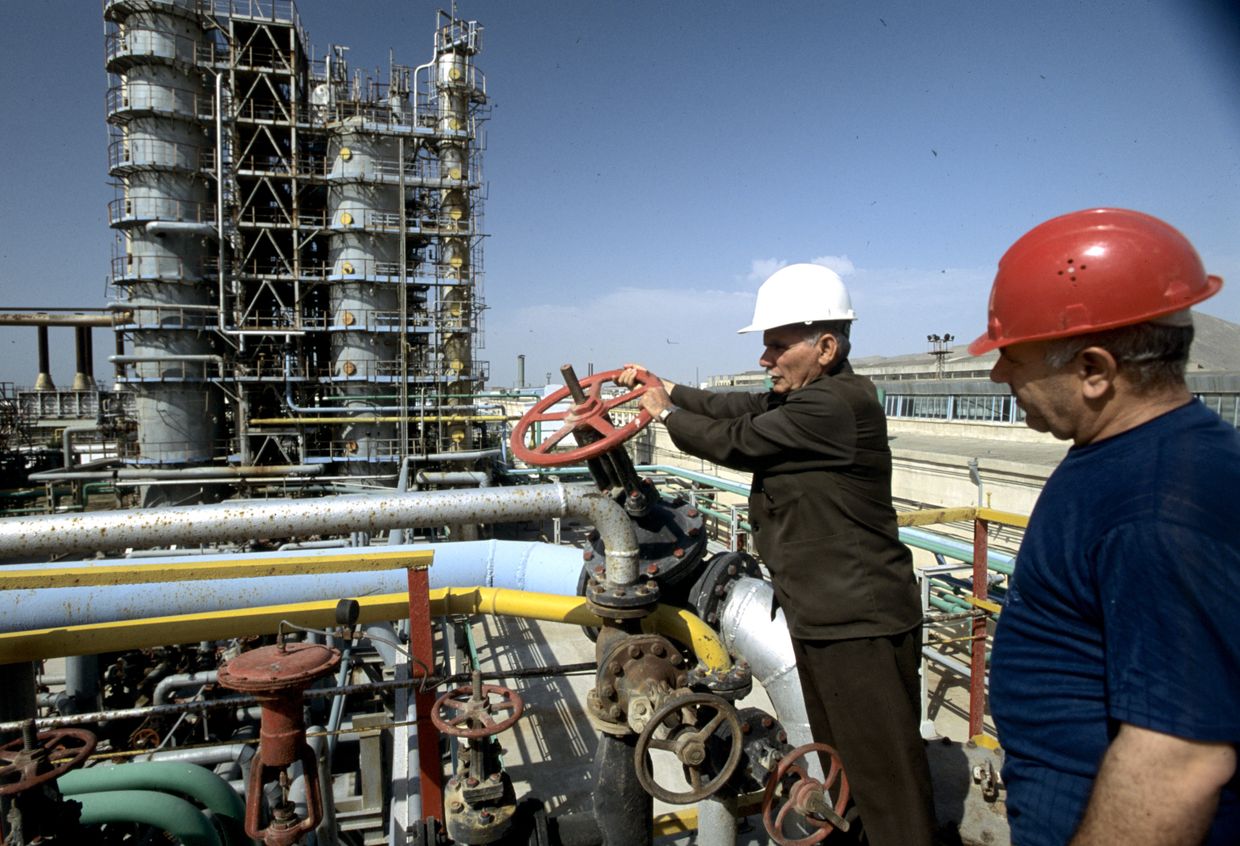 Операторы-наладчики газоперерабатывающего завода