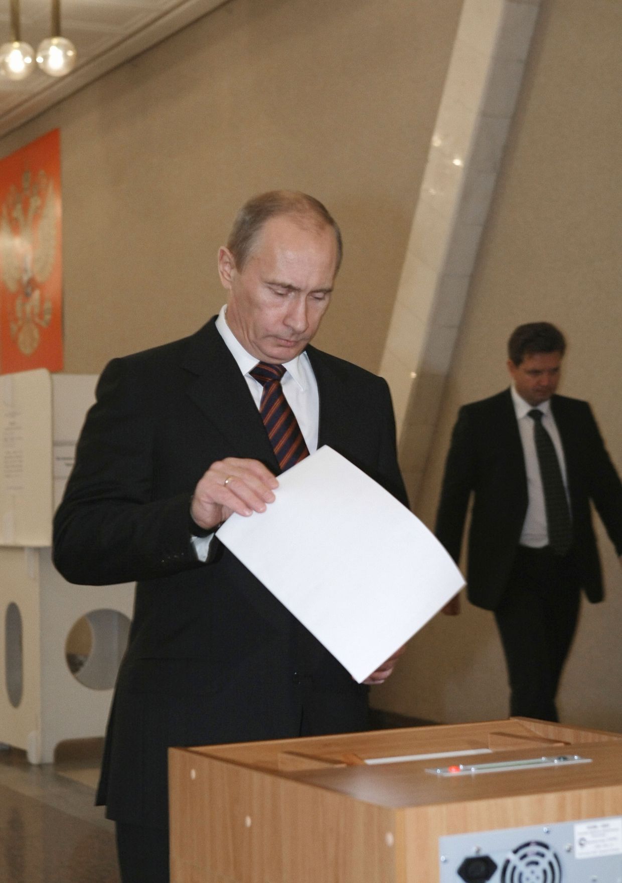 Премьер-министр РФ В.Путин проголосовал на выборах депутатов Мосгордумы Премьер-министр РФ В.Путин проголосовал на выборах депутатов Мосгордумы