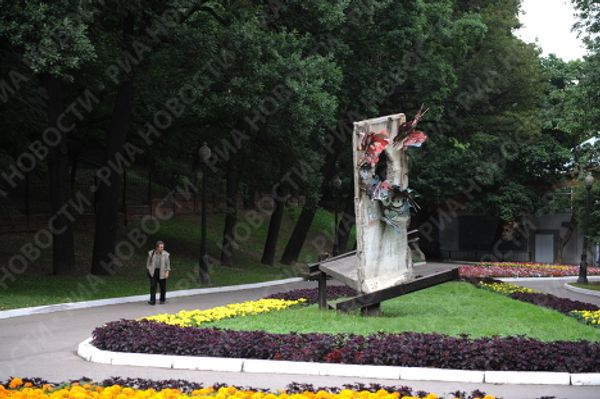 Фрагмент Берлинской стены в Москве