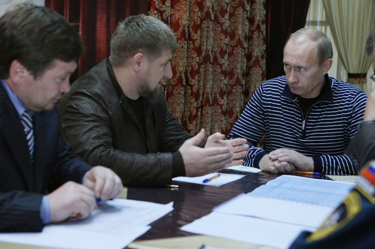 Владимир Путин на совещании по вопросам ликвидации землетрясения в Чечне Владимир Путин на совещании по вопросам ликвидации землетрясения в Чечне