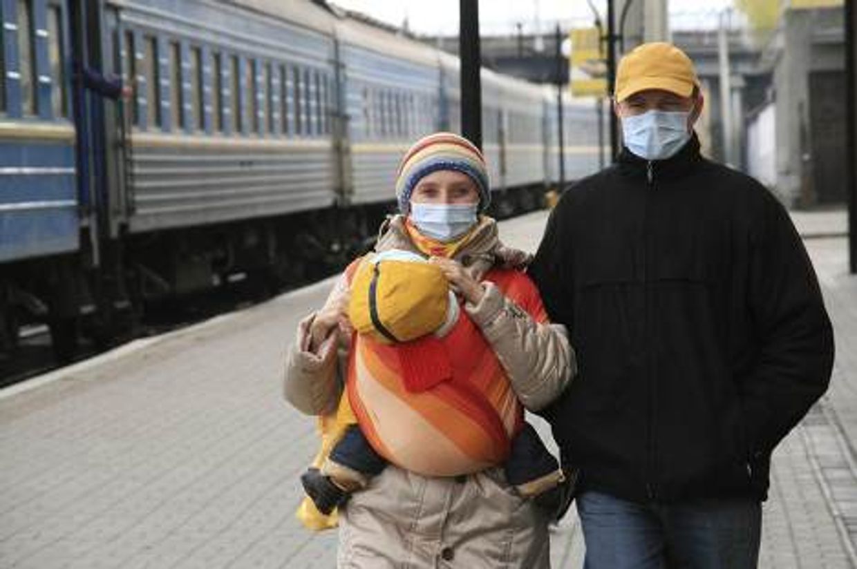 Эпидемия гриппа в Украине: жители западных регионов маскируются