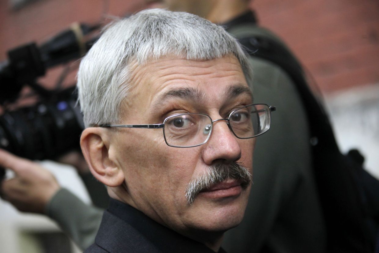 Олег Орлов перед началом заседания суда по иску Рамзана Кадырова