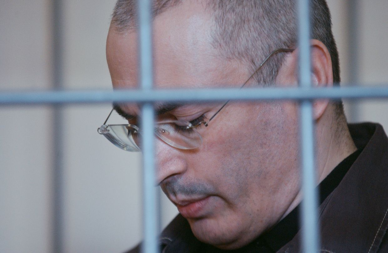 Экс-глава нефтяной компании ЮКОС Михаил Ходорковский в зале суда