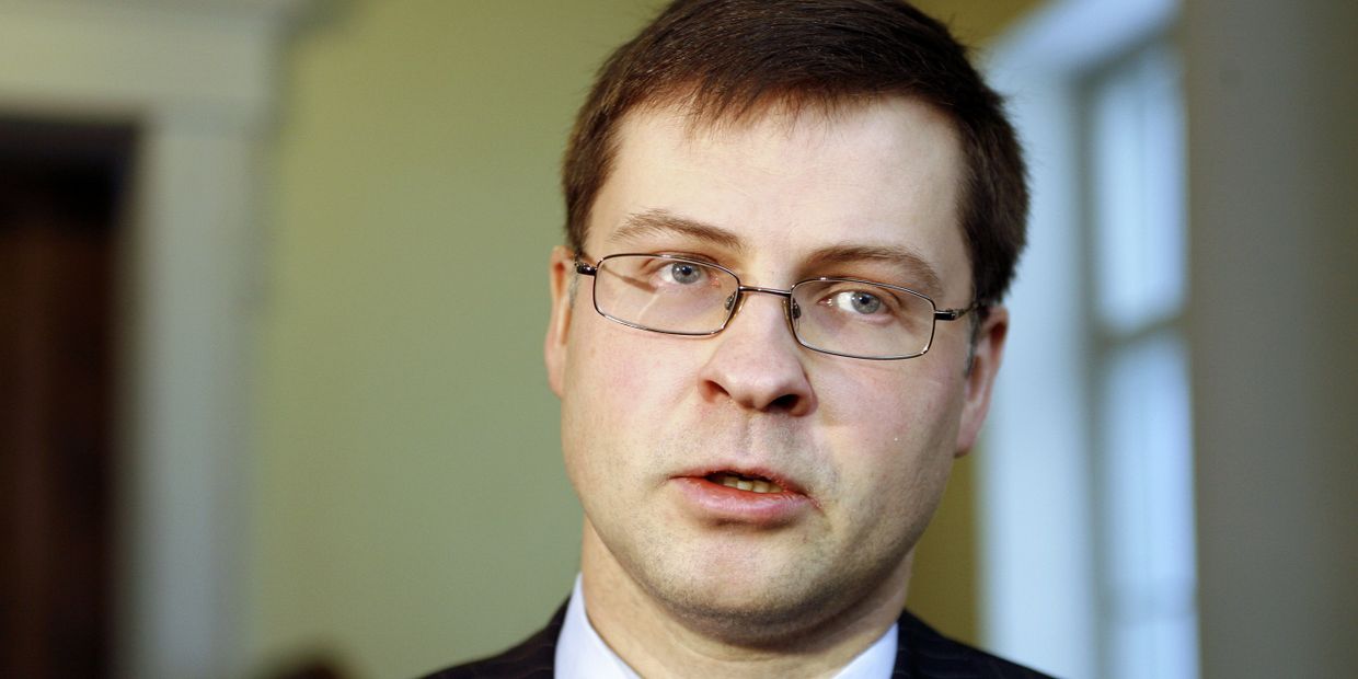 Валдису Домбровскису президент Латвии Валдис Затлерс поручил формирование нового правительства Валдису Домбровскису президент Латвии Валдис Затлерс поручил формирование нового правительства