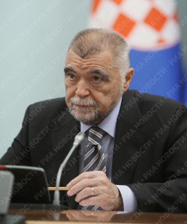 Президент Хорватии Степан Месич на встрече с премьер-министром РФ Владимиром Путиным в Доме правительства РФ