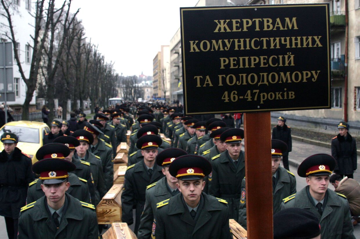 Захоронение останков жертв голодомора во Львове