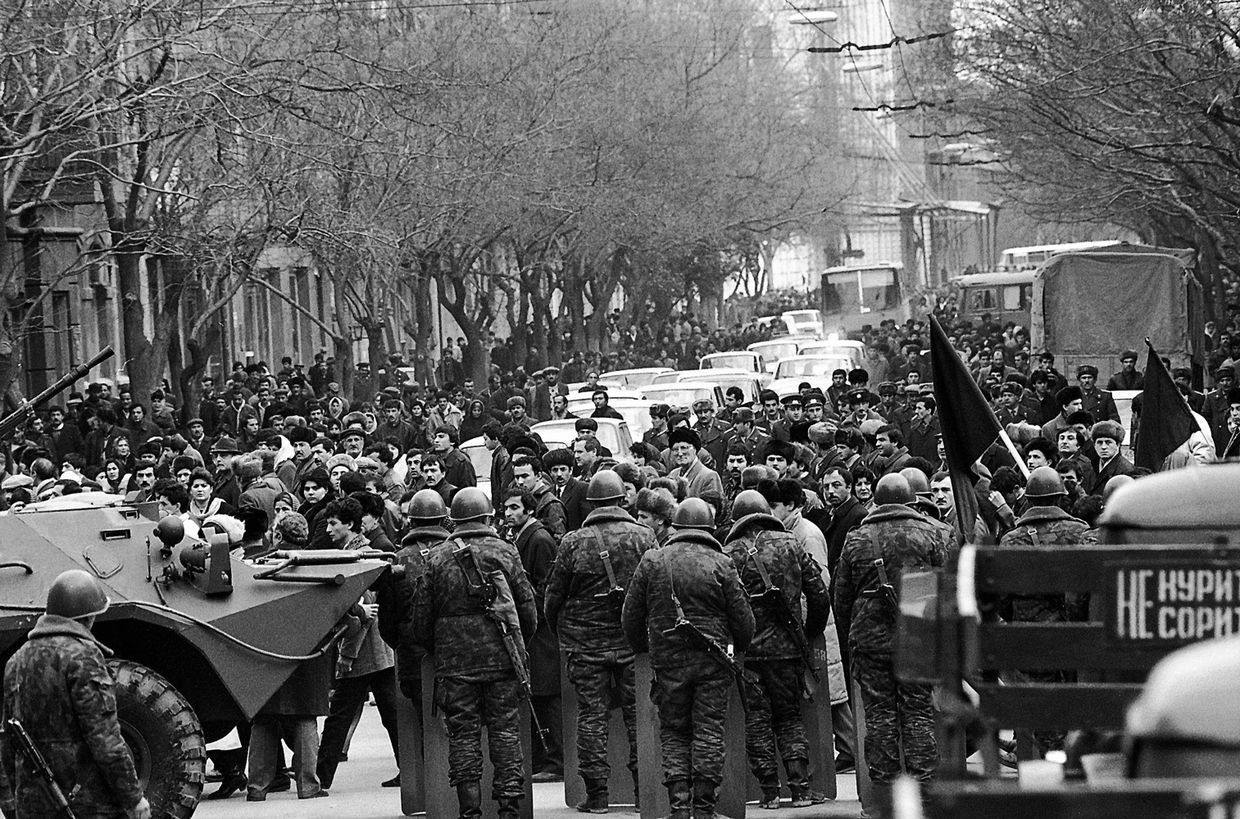 На улицах Баку в январе 1990 года На улицах Баку в январе 1990 года