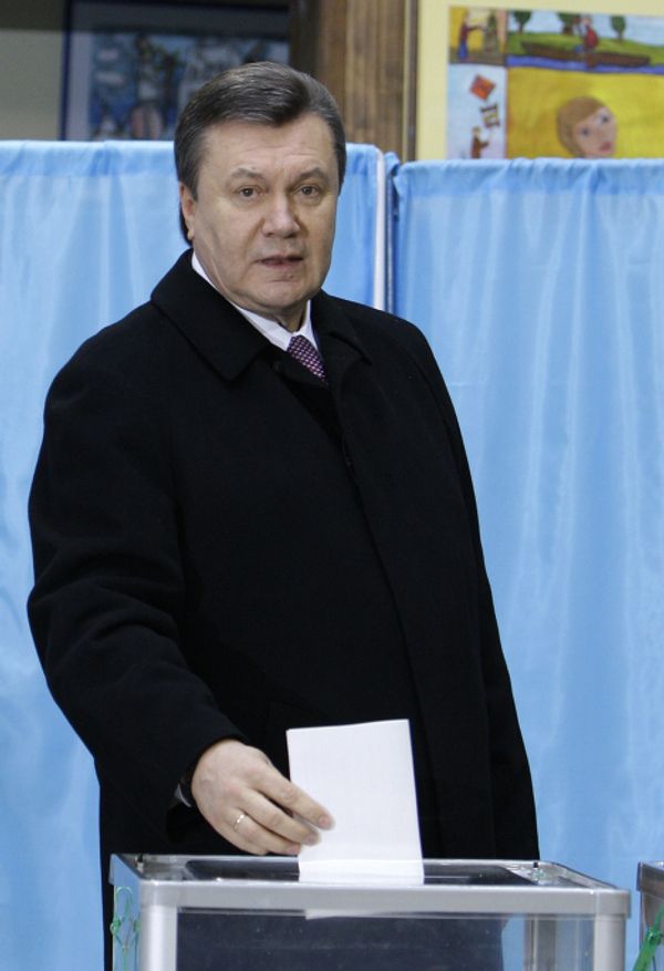 Виктор Янукович на первом этапе выборов в президенты Украины