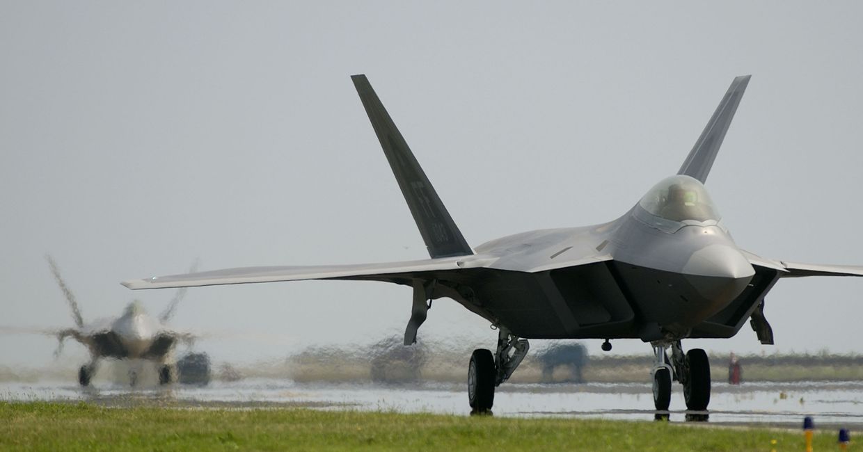 истребители пятого поколения - F-22 Raptor