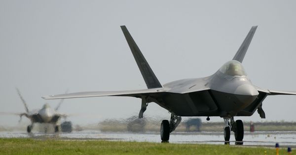 истребители пятого поколения - F-22 Raptor