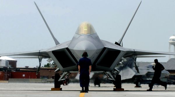 истребители пятого поколения - F-22 Raptor