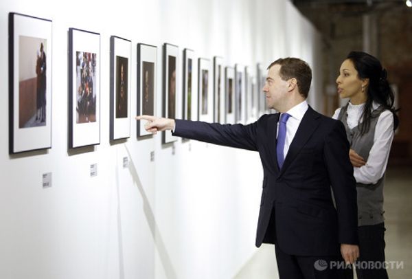 Дмитрий Медведев посетил выставку Лучшие фотографии России 2009