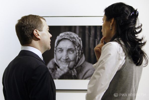 Дмитрий Медведев посетил выставку Лучшие фотографии России 2009