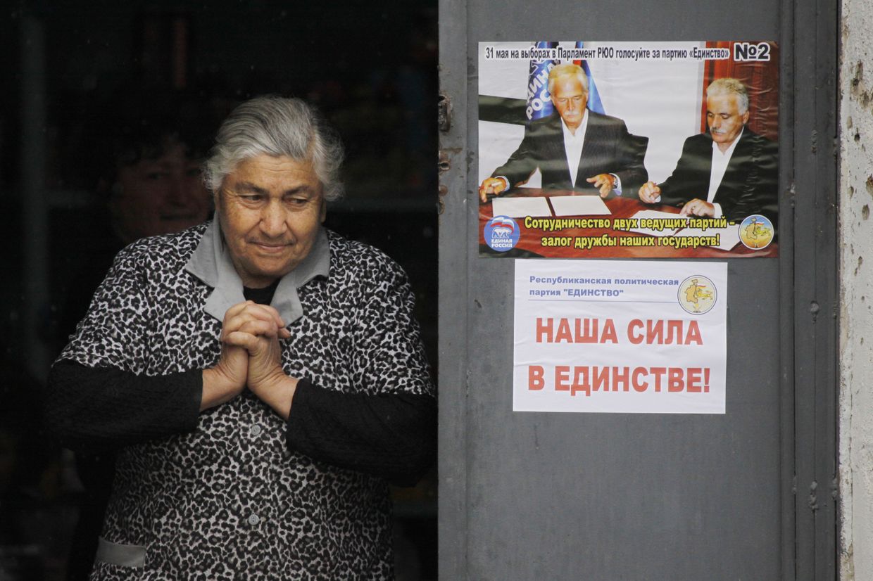 Плакаты с предвыборной агитацией