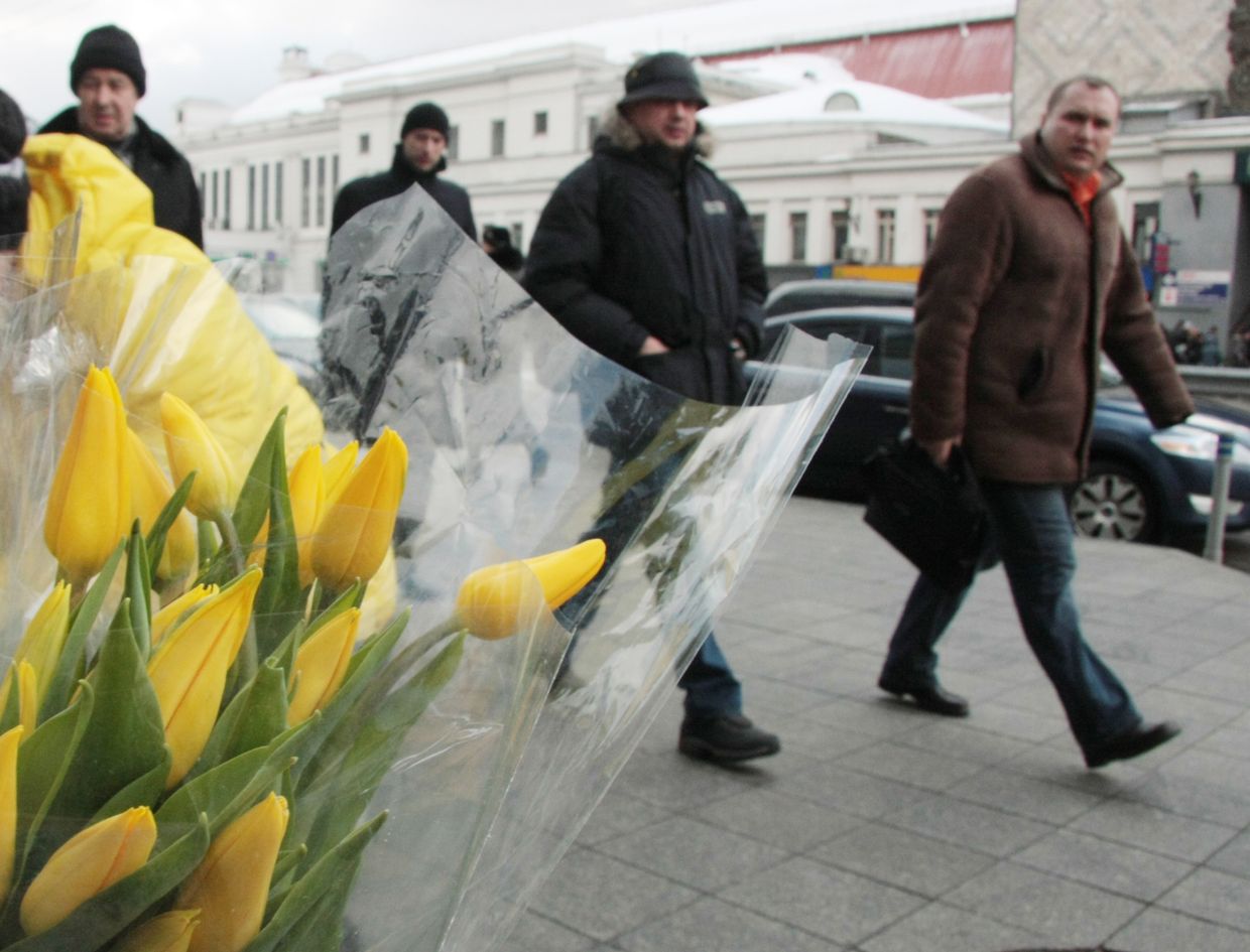 Торговля цветами у Киевского вокзала
