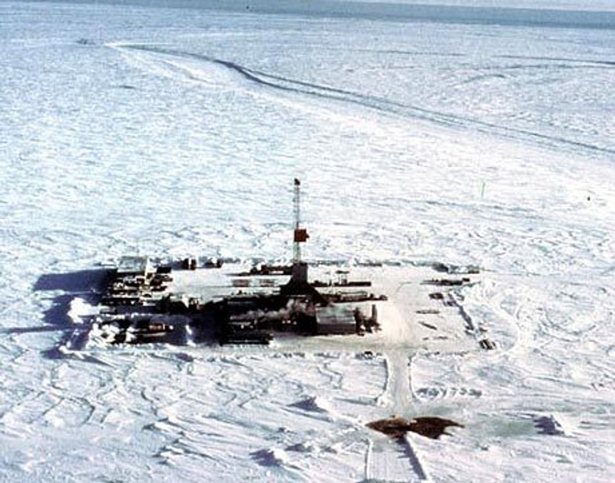 нефтяная вышка в арктике