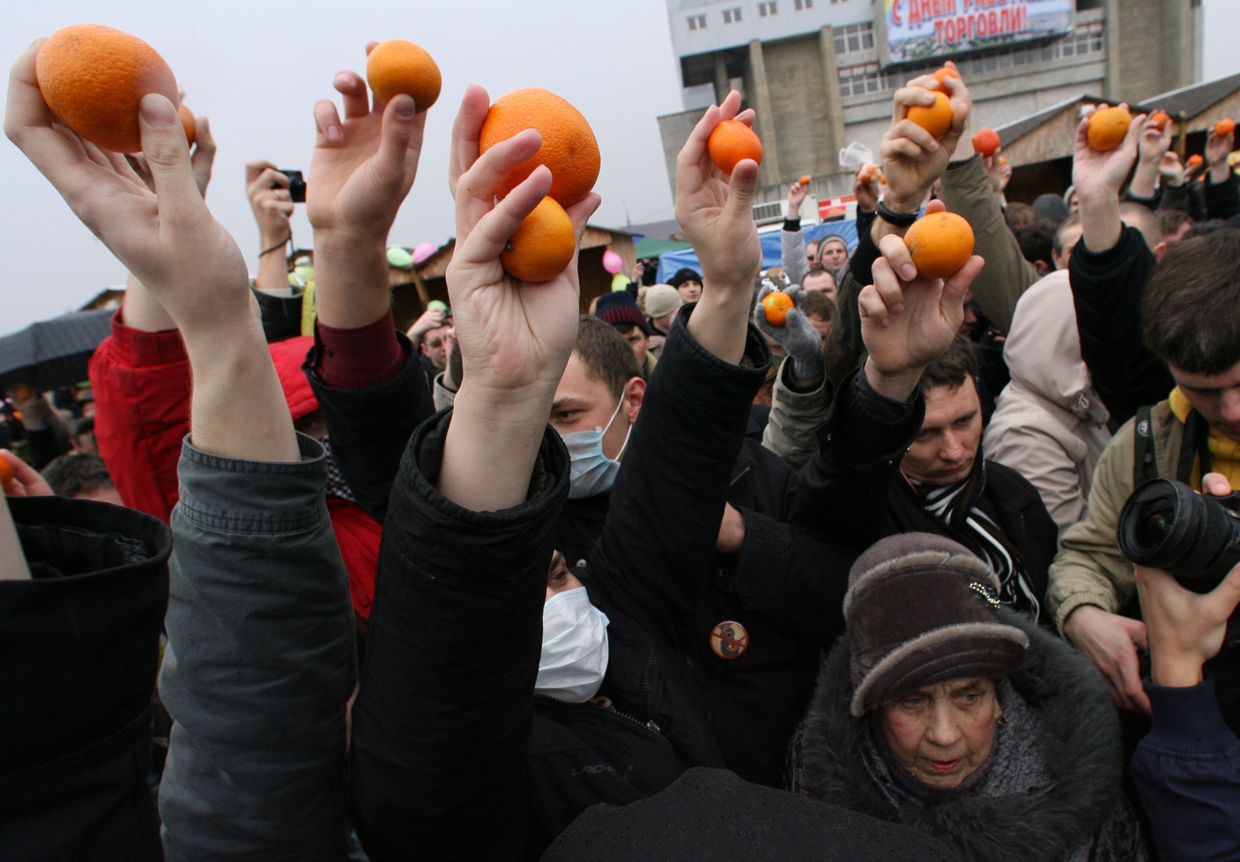 Протестный флэш-моб на Центральной площади Калининграда