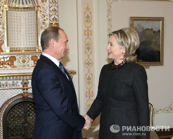 Премьер-министр РФ Владимир Путин встретился с госсекретарем США Хиллари Клинтон