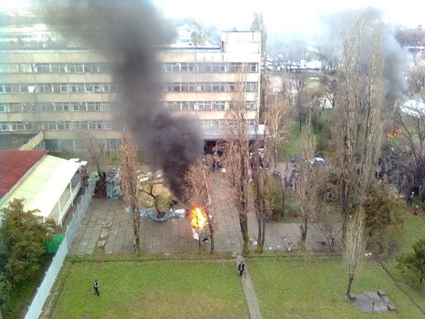 Правоохранительные органы пресекают акции оппозиции в Бишкеке