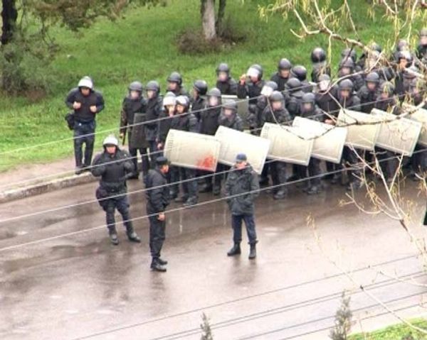  Правоохранительные органы пресекают акции оппозиции в Бишкеке