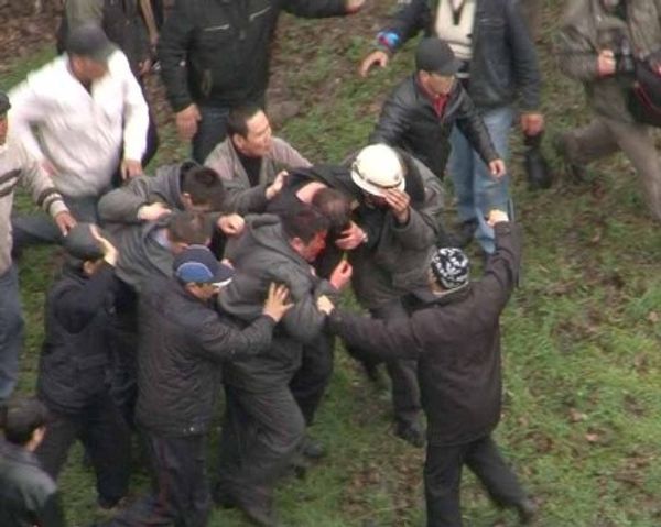 Правоохранительные органы пресекают акции оппозиции в Бишкеке