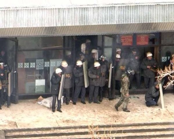 Правоохранительные органы пресекают акции оппозиции в Бишкеке