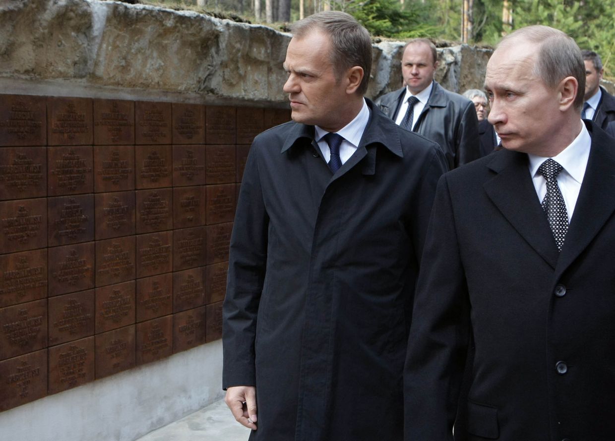 Премьер-министр РФ Владимир Путин посетил мемориальный комплекс Катынь