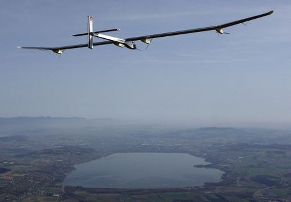 Первый длительный полет самолета на солнечных батареях Solar Impulse HB-SIA