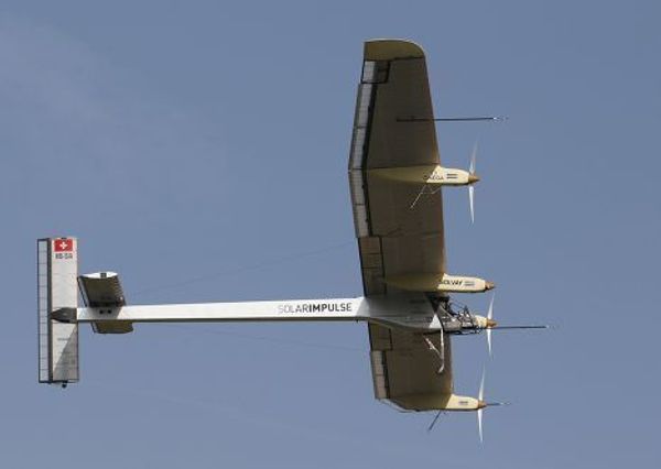 Первый длительный полет самолет на солнечные батареи Solar Impulse HB-SIA