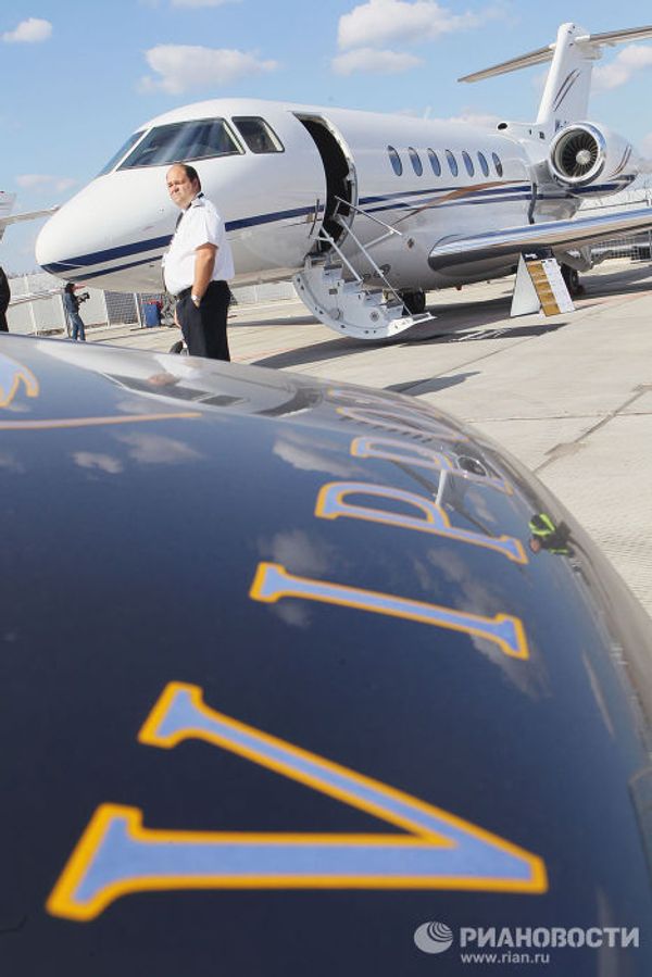 Презентация нового самолета Hawker 4000