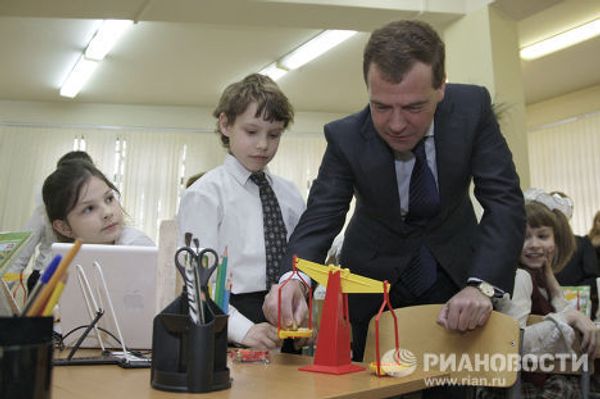 Президент РФ Д.Медведев посетил одну из московских школ