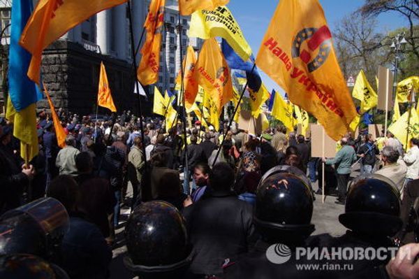 Митинг сторонников и противников соглашения по Черноморскому флоту у здания Верховной Рады Украины