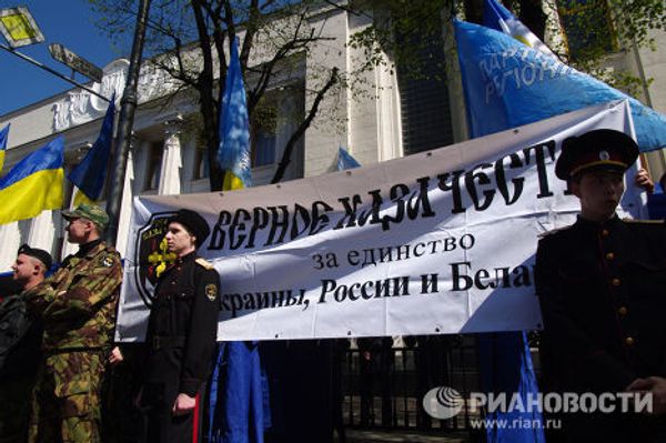 Митинг сторонников и противников соглашения по Черноморскому флоту у здания Верховной Рады Украины