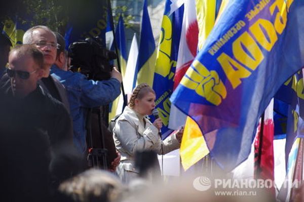Митинг сторонников и противников соглашения по Черноморскому флоту у здания Верховной Рады Украины