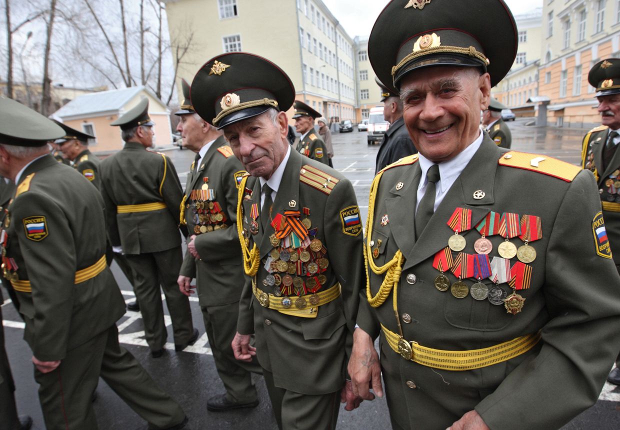 Ветераны ВОВ на репетиции Парада Победы в Екатеринбурге