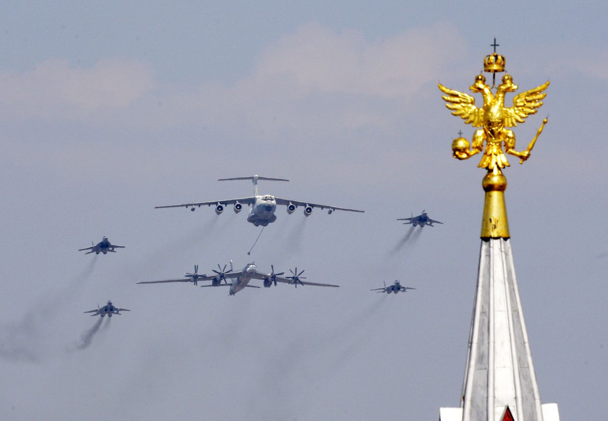 Военный парад, посвященный 65-летию Победы в Великой Отечественной войне