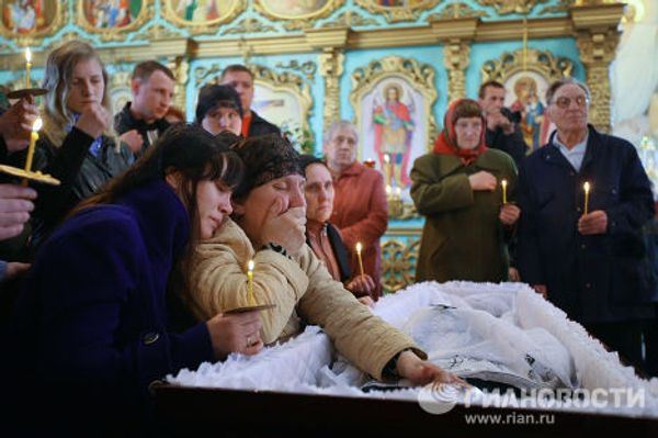 Отпевание двух горняков, погибших во время взрывов на шахте Распадская