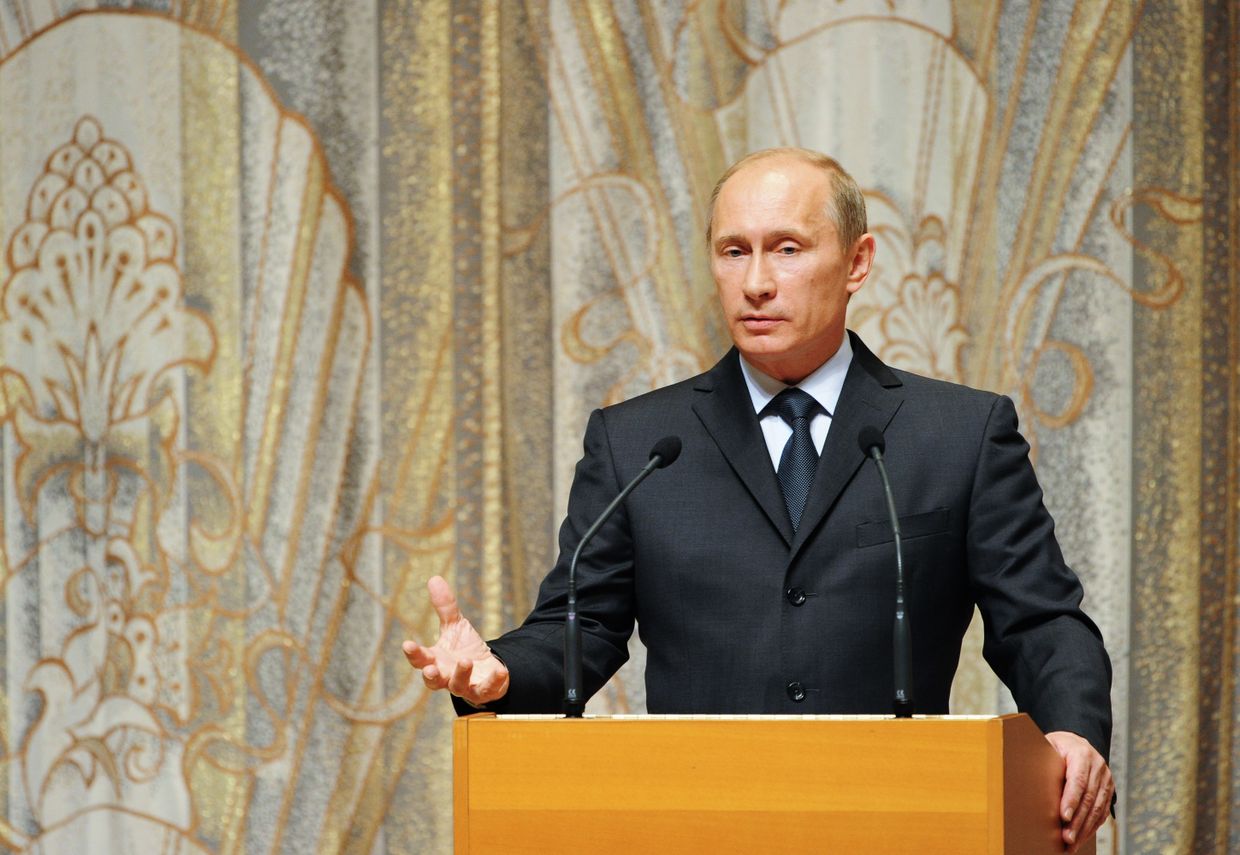 Премьер-министр РФ Владимир Путин на заседании в Доме правительства РФ