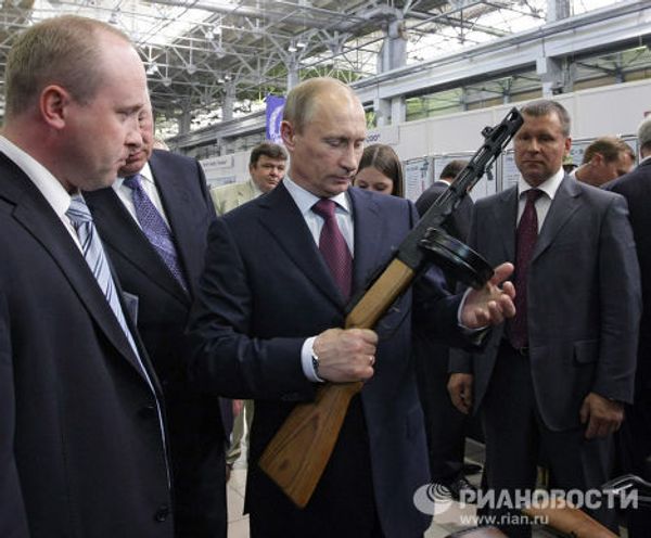 Премьер-министр РФ Владимир Путин посетил ОАО Ижмаш
