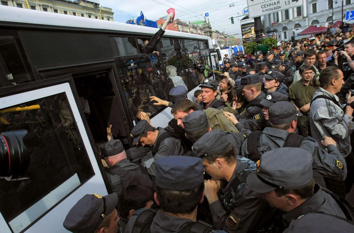 Митинг в поддержку 31-й статьи Конституции РФ в Санкт-Петербурге