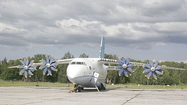Самолет АН-70 на 5-ом Международном авиационно-космическом салоне Авиамир 21 Самолет АН-70 на 5-ом Международном авиационно-космическом салоне Авиамир 21