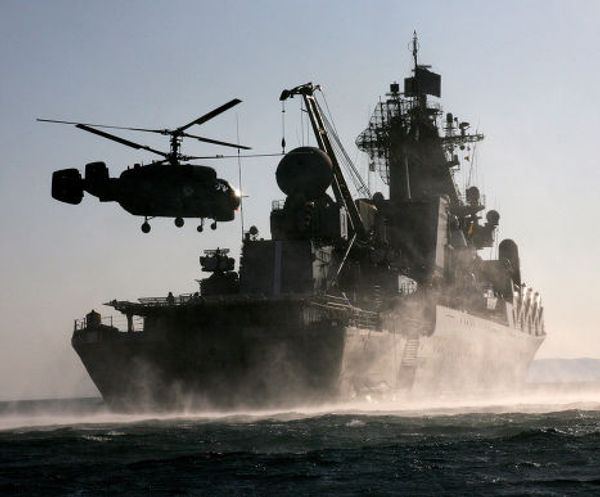 Контрольный выход в море гвардейского ракетного крейсера Варяг Тихоокеанского флота для подтверждения боевой готовности