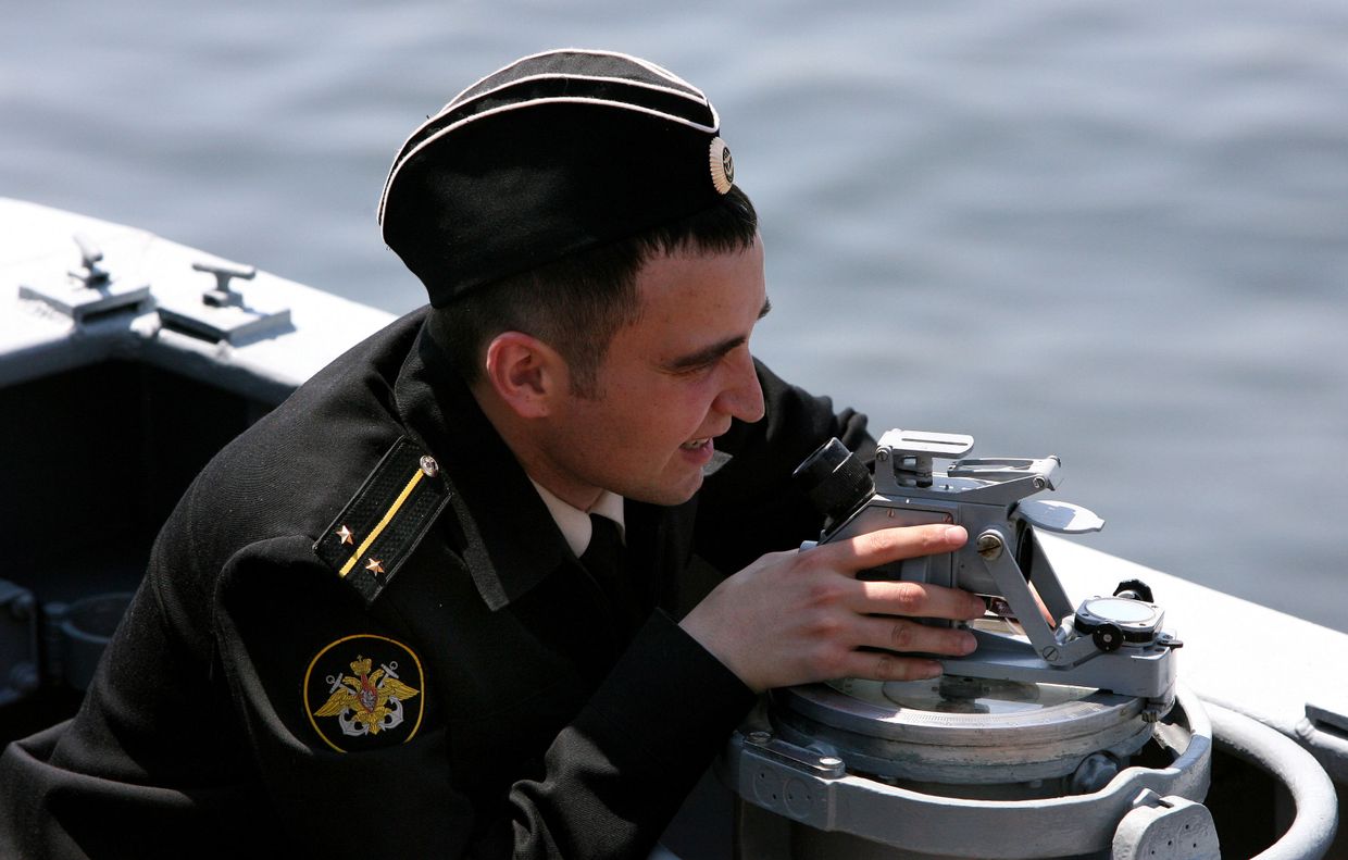 Контрольный выход в море гвардейского ракетного крейсера Варяг Тихоокеанского флота для подтверждения боевой готовности