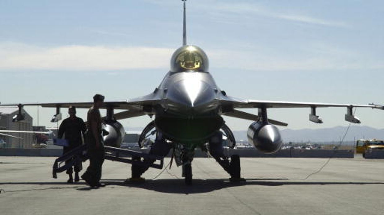 Истребитель F-16 Fighting Falcon