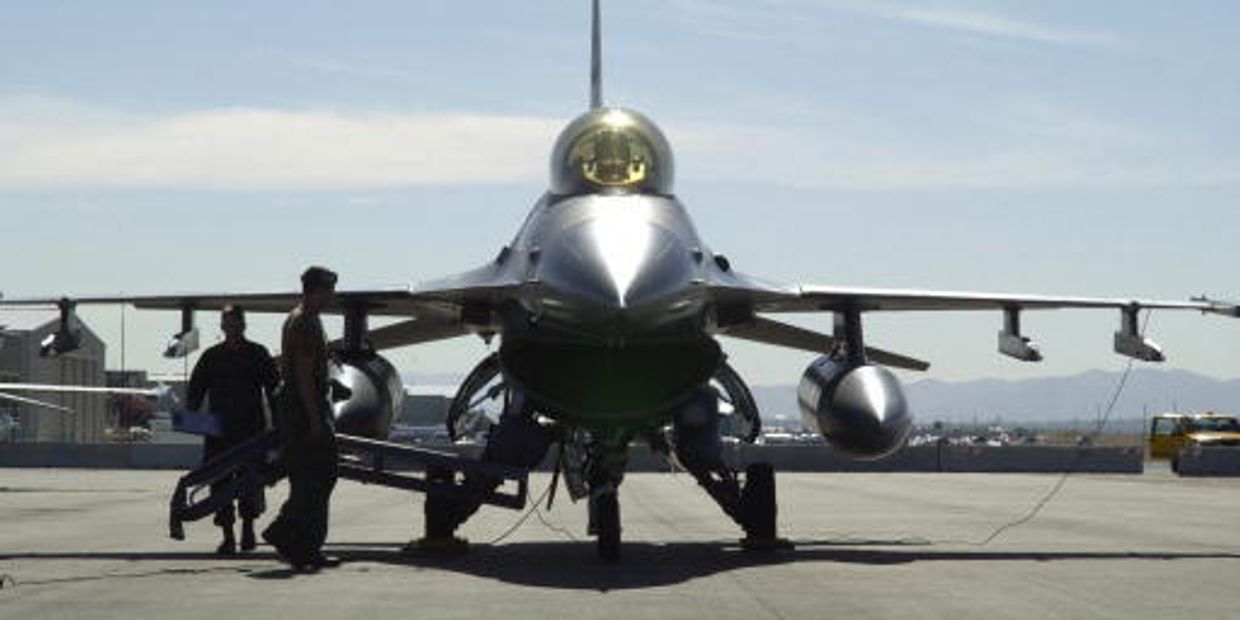 Истребитель F-16 Fighting Falcon